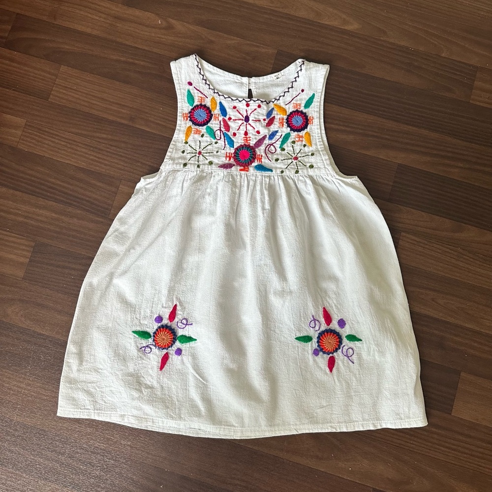 Embroidered White Kids Dress size 6
